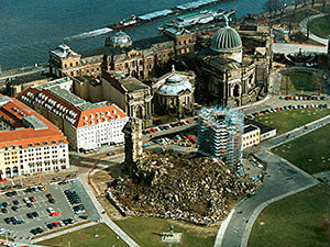 Die Frauenkirche zerstört